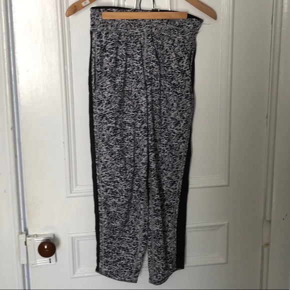 Lululemon 7/8 pants - Picture 2 of 7